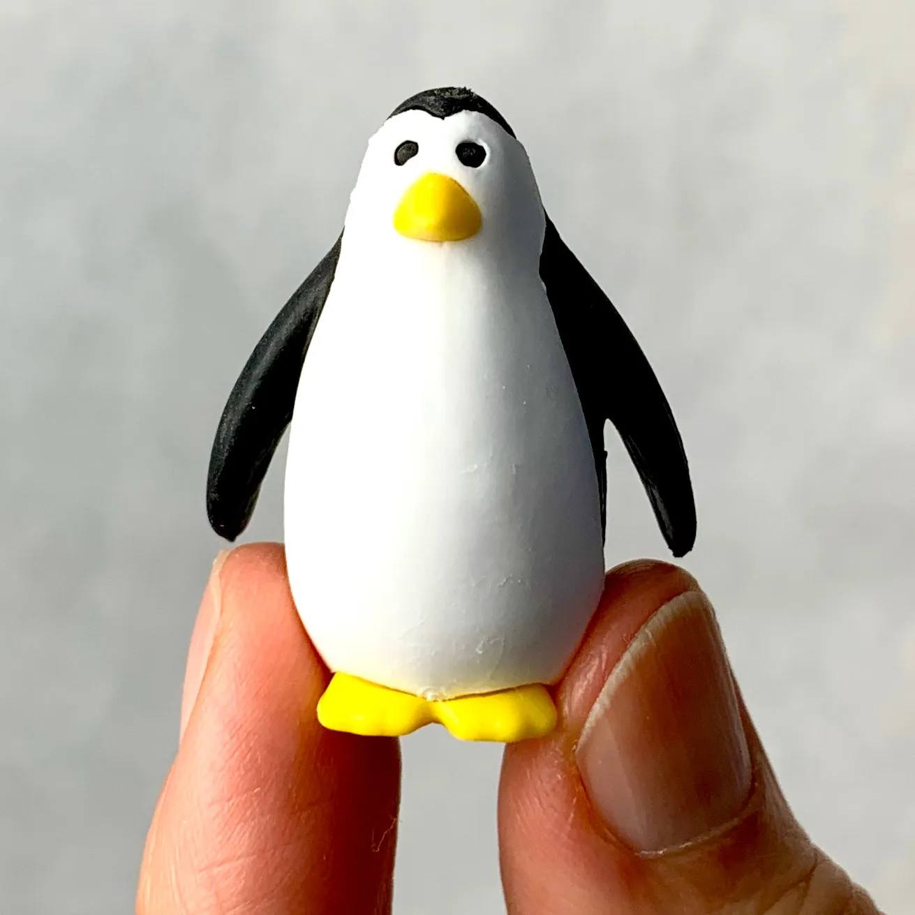 381711 PENGUIN ERASERS-30