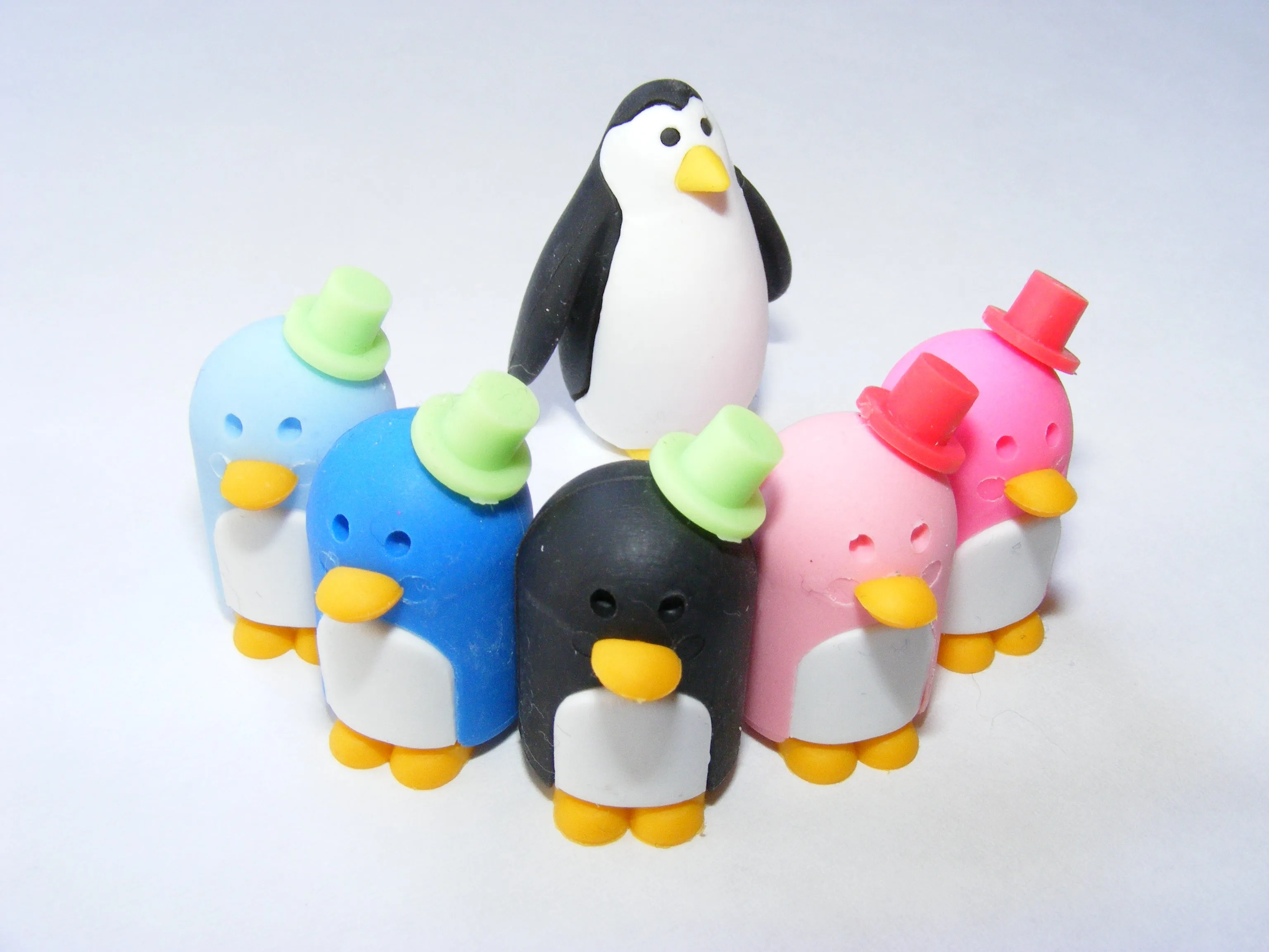 381711 PENGUIN ERASERS-30