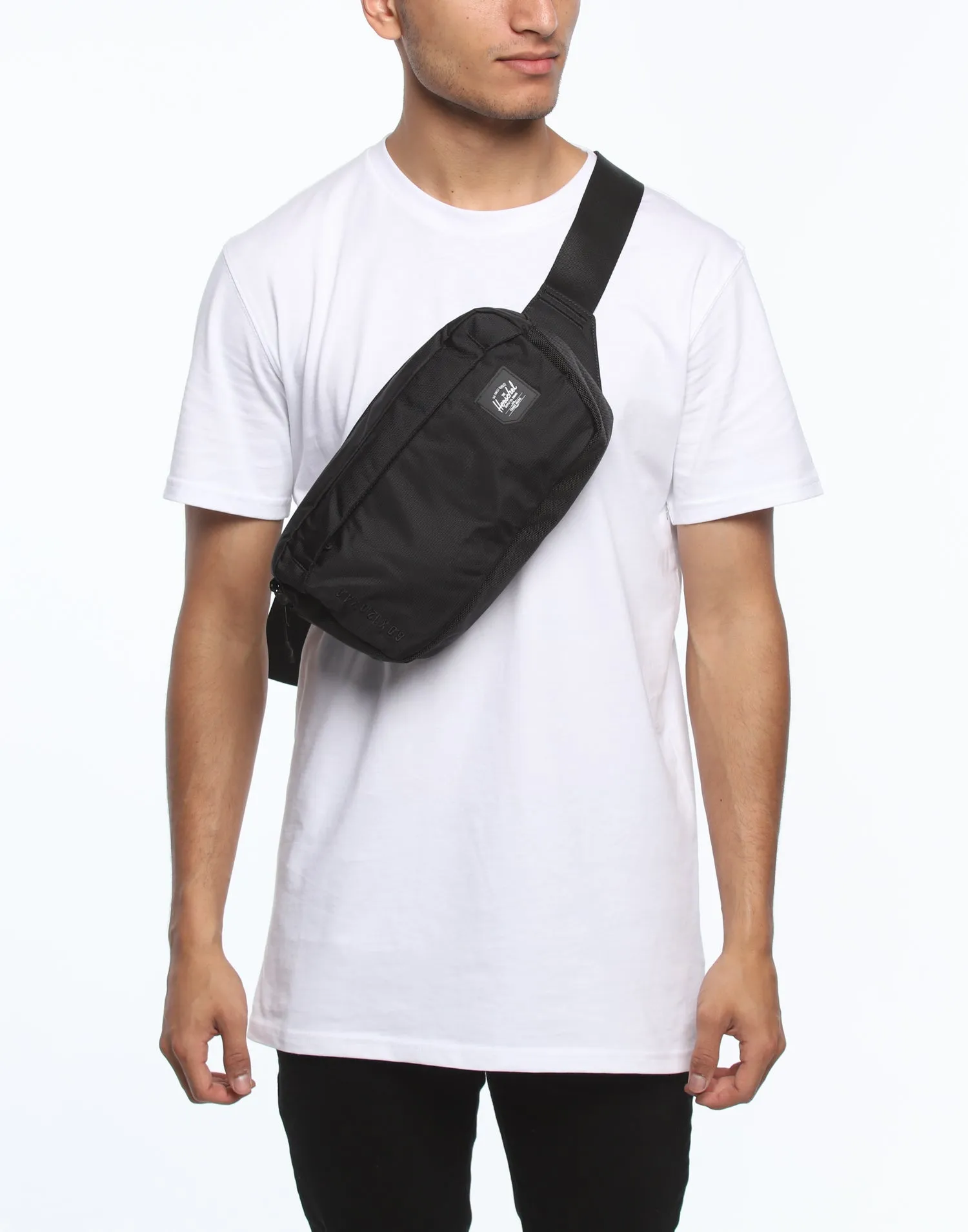 Herschel Bag Co Tour Medium Black
