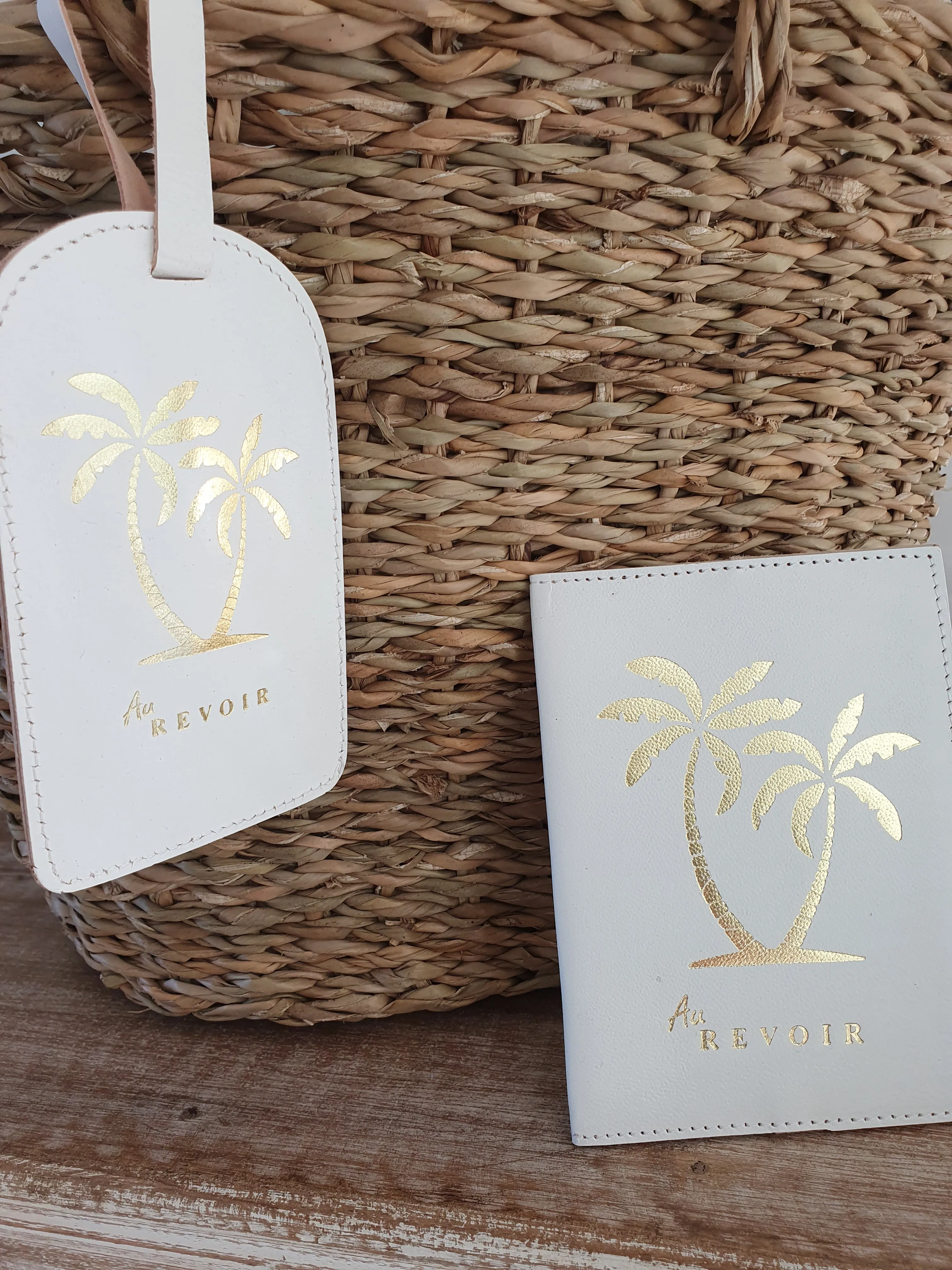 LEATHER TRAVEL TAG