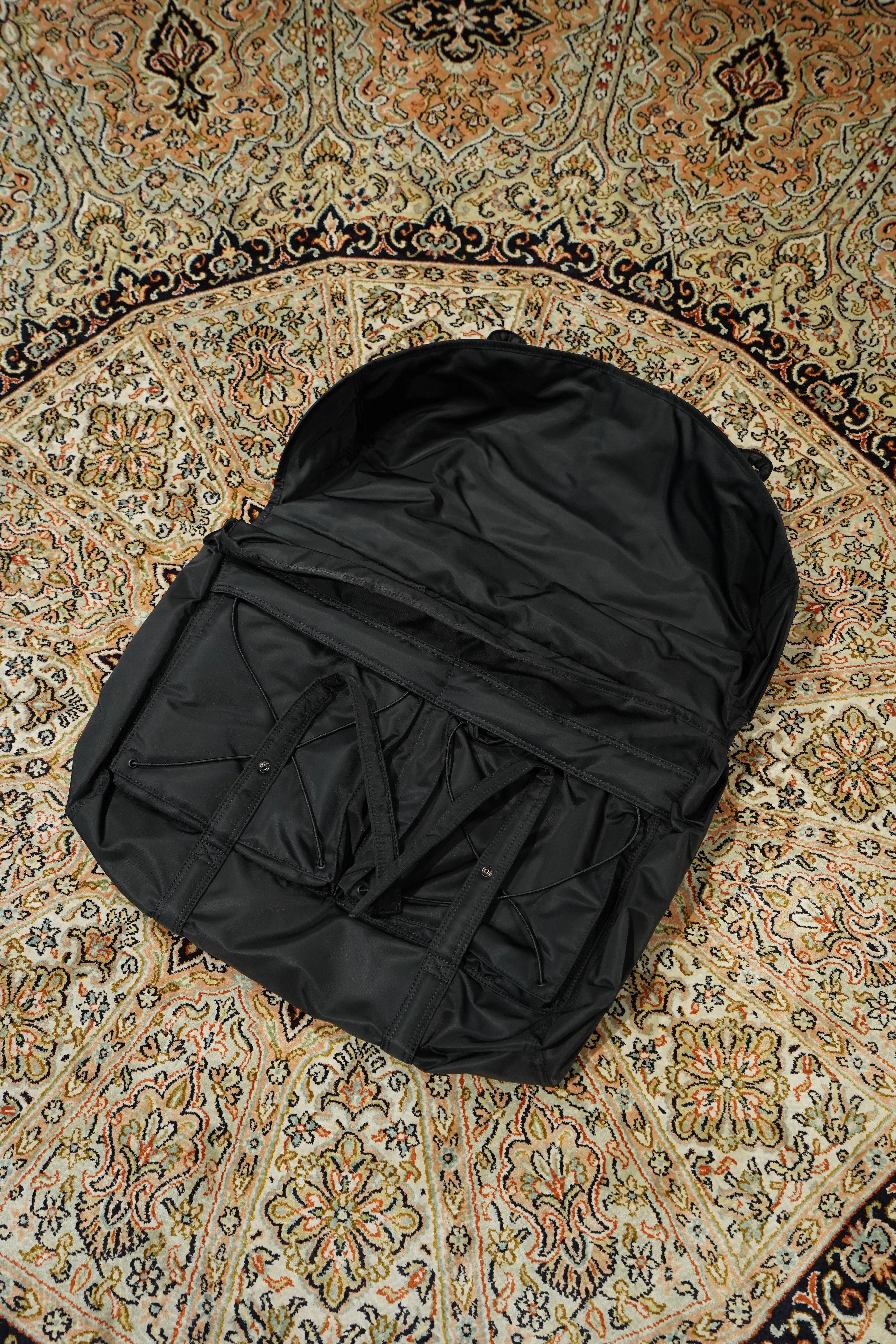 SAGAN VIENNA MESSENGER BAG (BLACK)