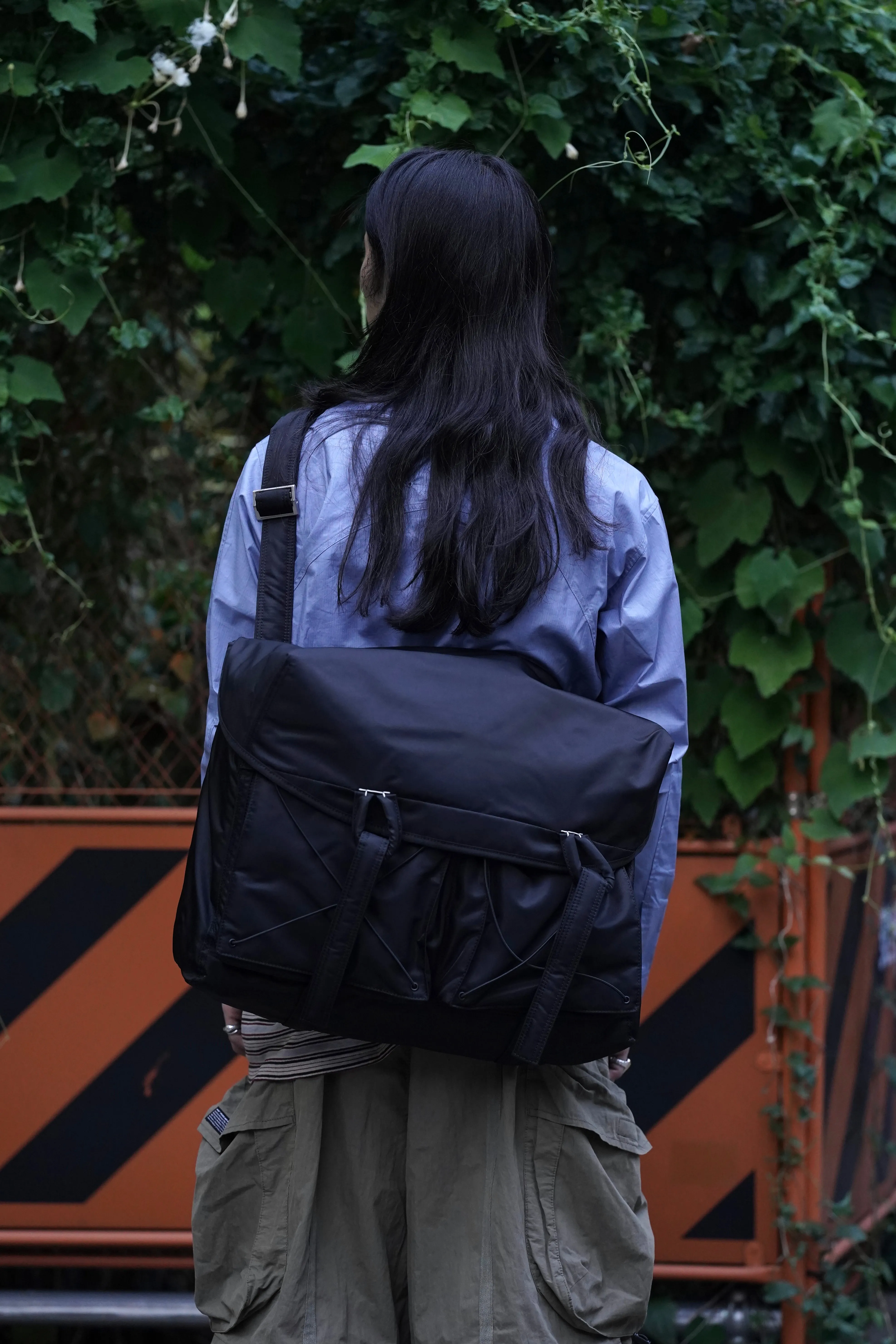 SAGAN VIENNA MESSENGER BAG (BLACK)