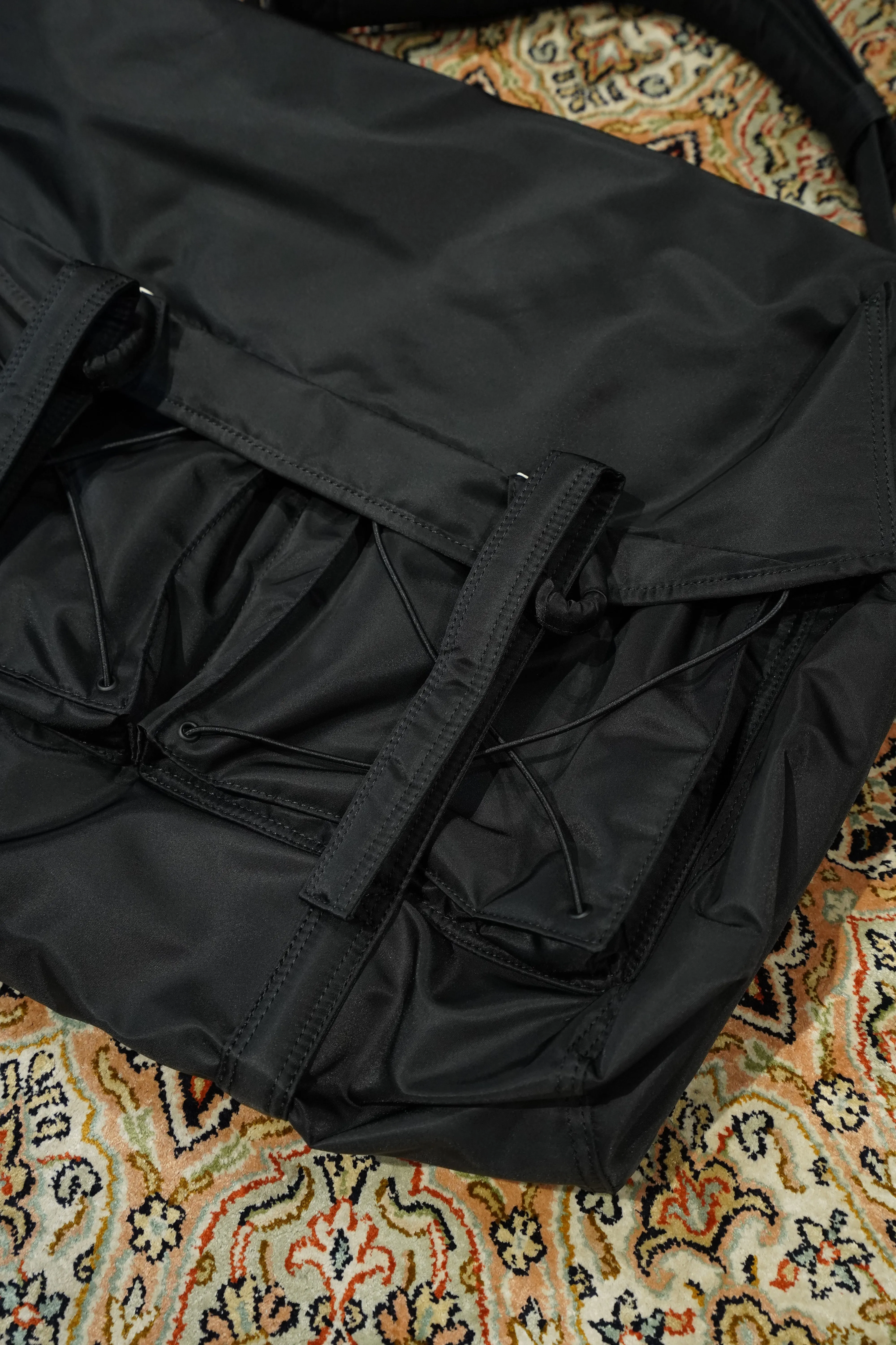 SAGAN VIENNA MESSENGER BAG (BLACK)