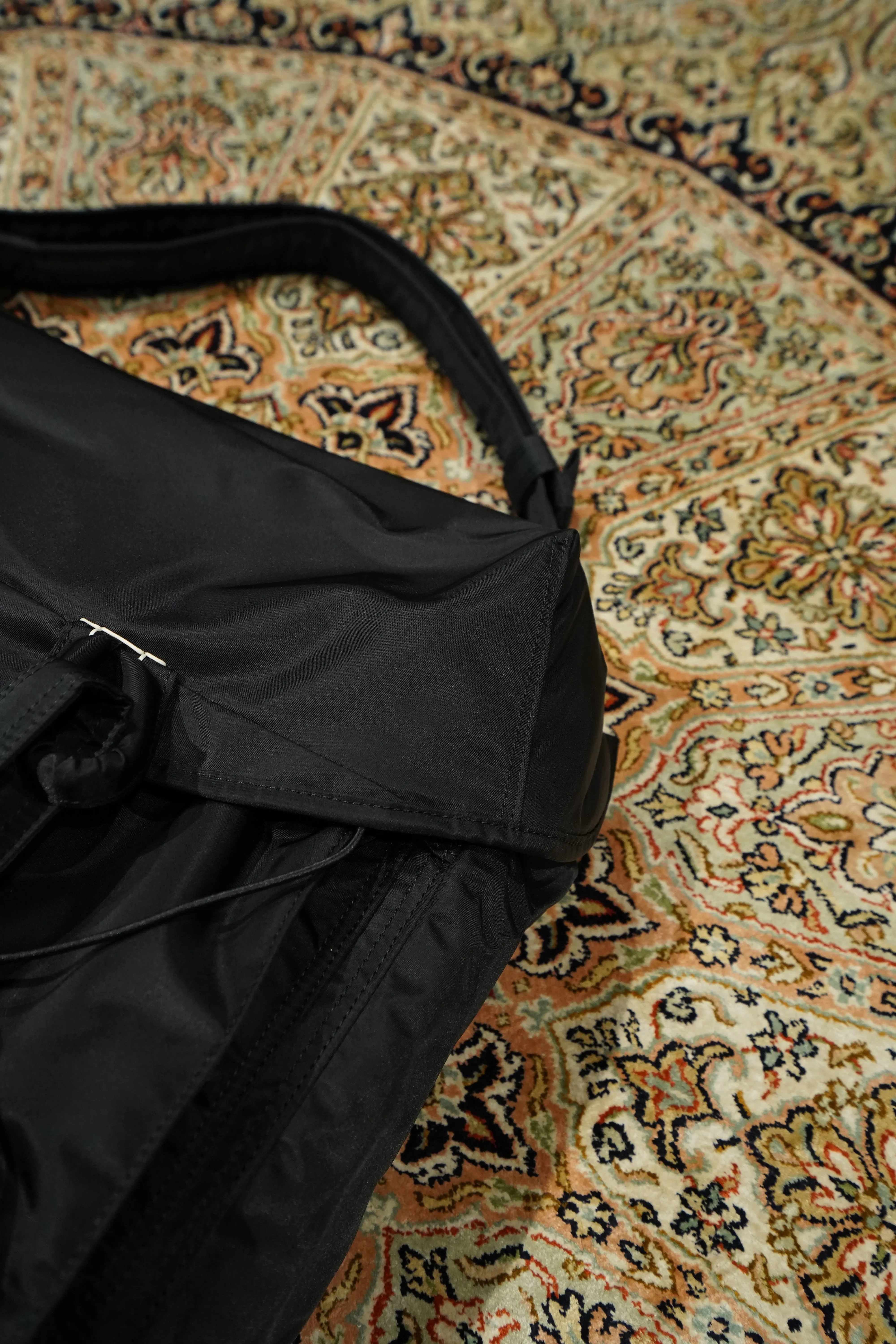 SAGAN VIENNA MESSENGER BAG (BLACK)